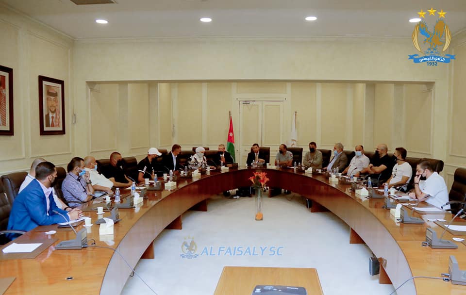 اجتماع الهيئة المؤقتة مع كوادر النادي