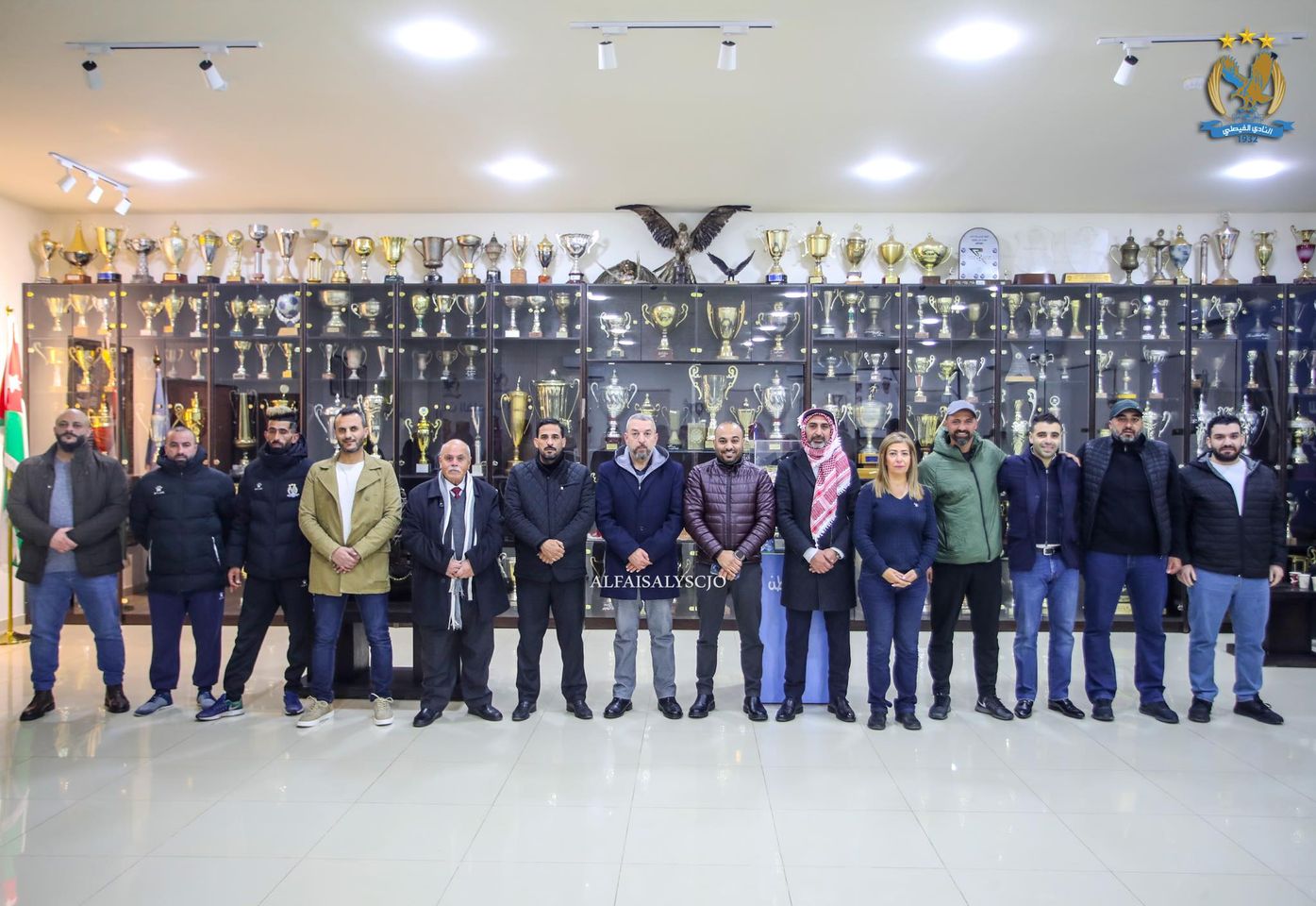 التوقيع مع الجهاز الفني والإداري للفريق