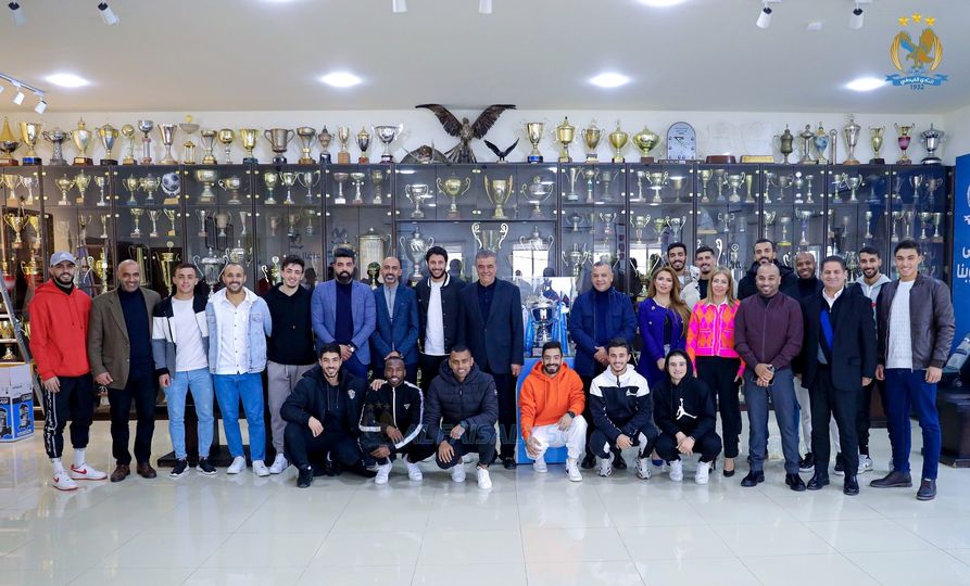 إدارة النادي تحتفل بالفريق الأول