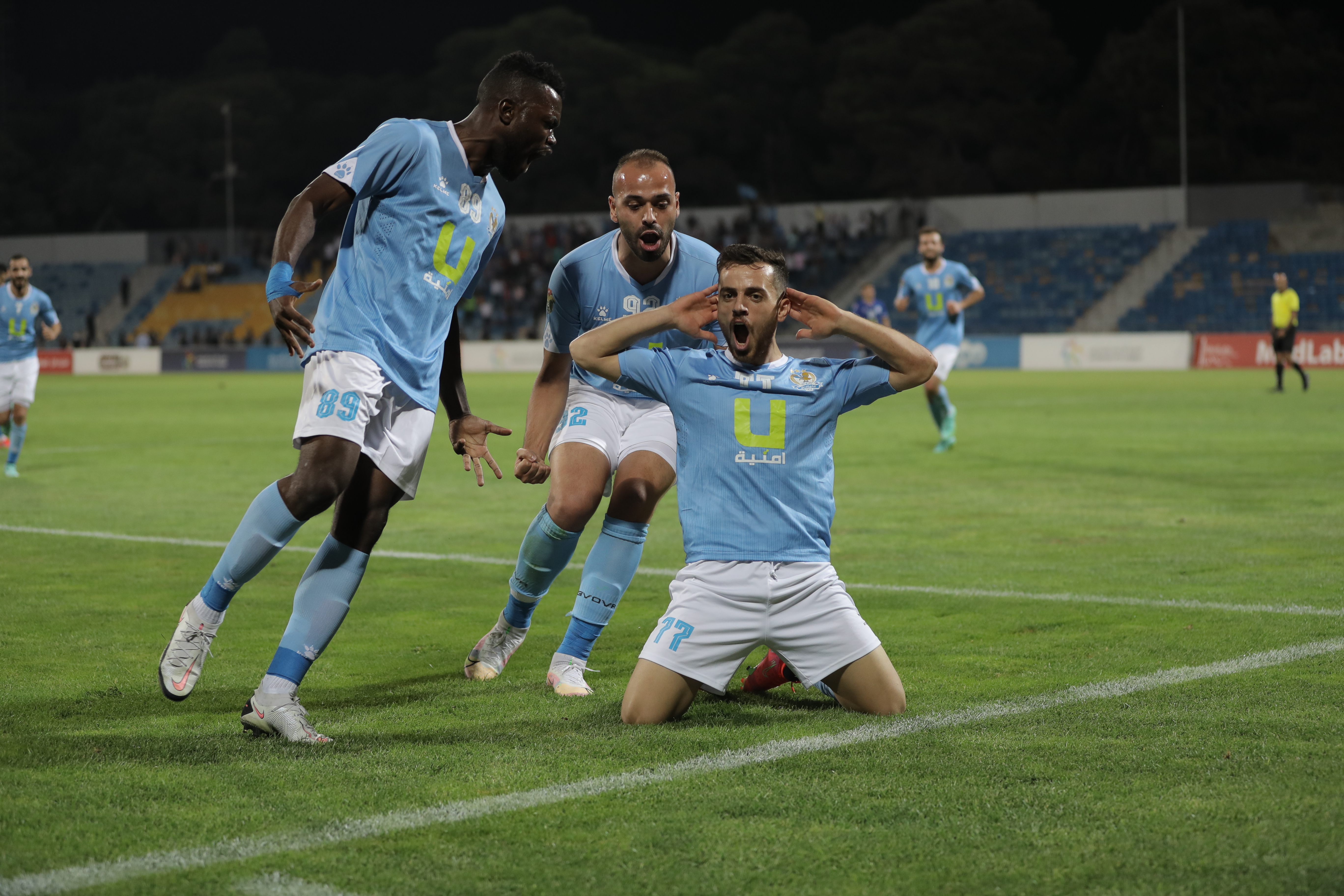 الفيصلي يقصي الرمثا