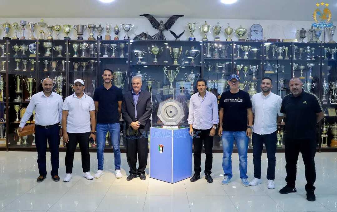 عموتة في مقر النادي الفيصلي